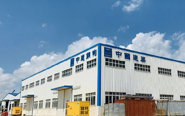 鋼絲繩電動葫蘆和叉車組成起重吊機,解決工廠構件安裝難題