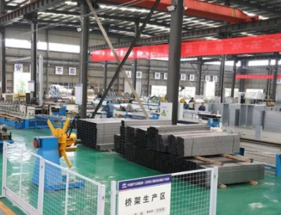 裝配式冷熱源機(jī)房使用鋼絲繩電動葫蘆吊裝電機(jī)