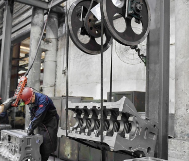 電動葫蘆翻轉機構在東風汽車廠投入使用